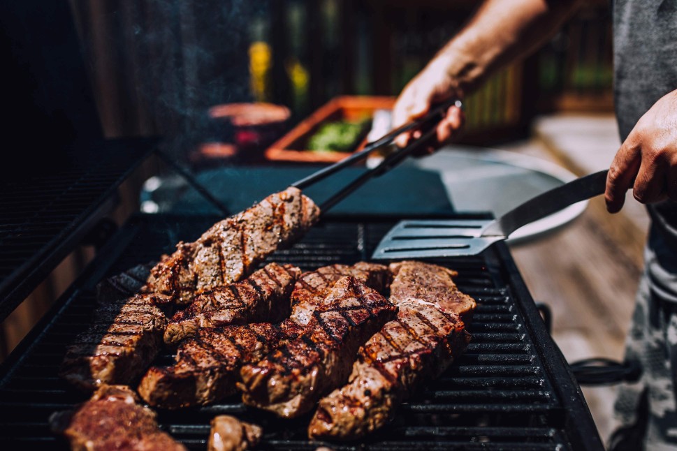 Grilling steaks