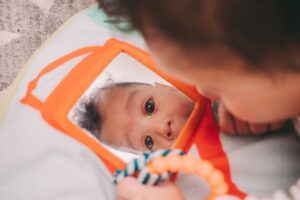 Baby tummy time with mirror