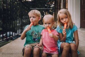 Kids eating popsicles