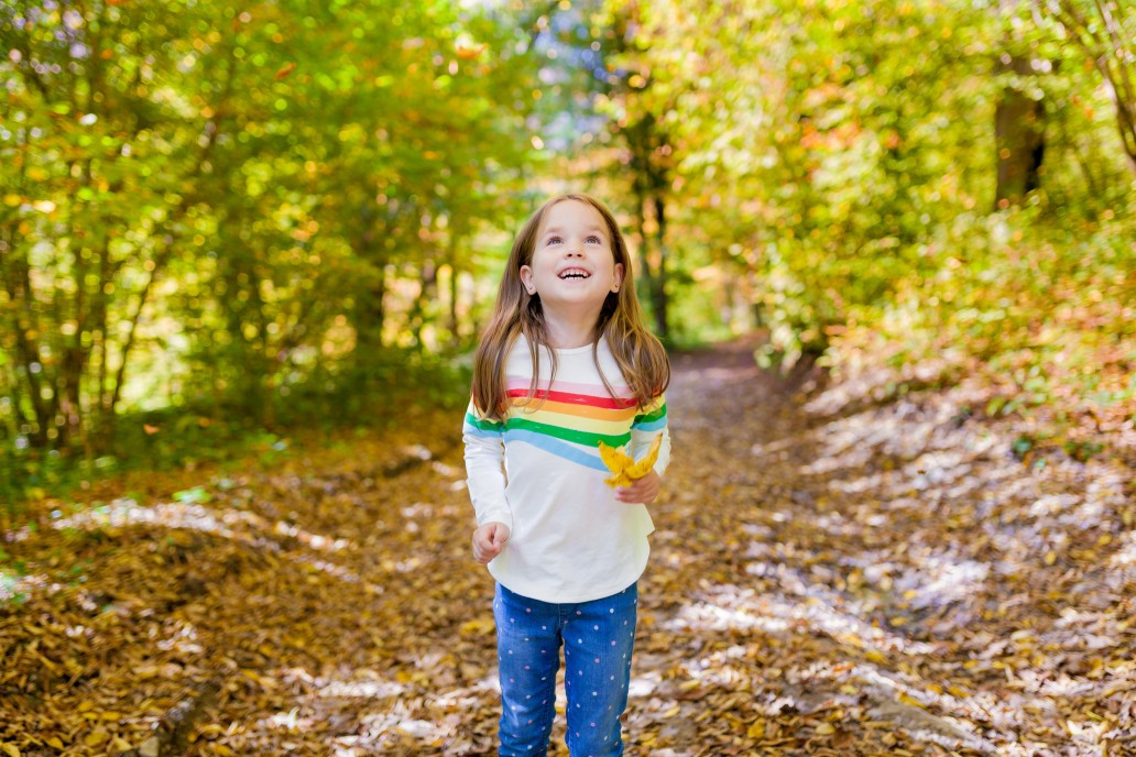 Kid playing with leaves