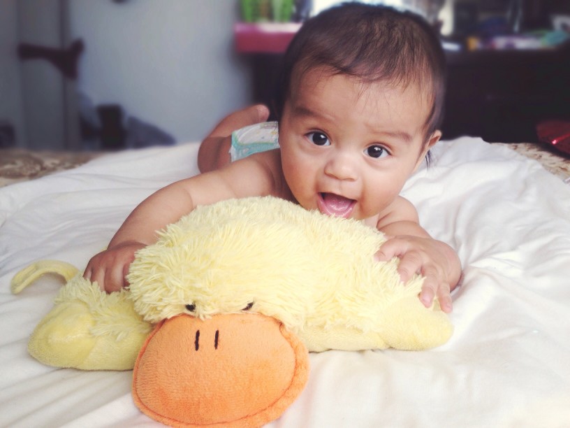 baby doing tummy time