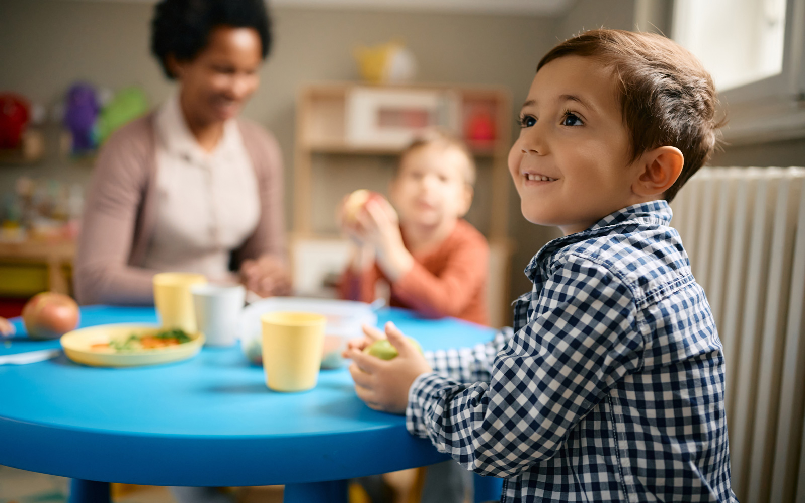 Parent Plays Pretend Mealtime with Toddlers